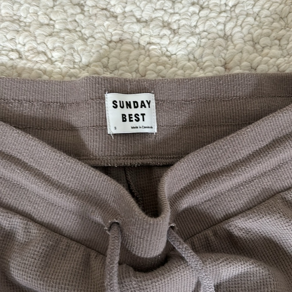 Aritzia Sunday best set - Picture 5 of 5